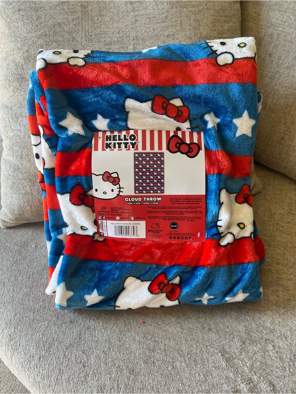 NWT Sanrio Hello Kitty Patriotic Stars Cloud Throw Blanket 60"x70"